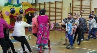 „Świat w  kawałkach, świat do poskładania - rodzina, która na nowo staje się siłą”