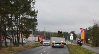 Pieszy pod kołami ciężarówki