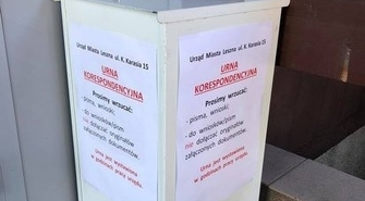 Przed Urzędem stanęła urna