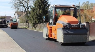 Droga powiatowa z nową nawierzchnią