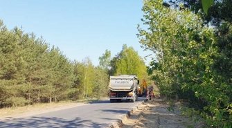  Trwa przebudowa drogi w Powodowie