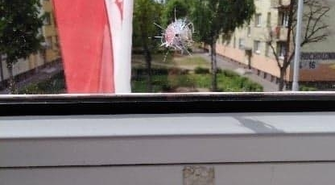 Ktoś strzelał do plakatu wyborczego prezydenta Andrzeja Dudy (foto)