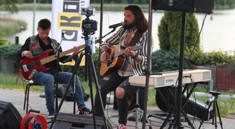 Koncert na plaży w Lginiu