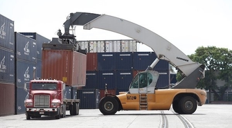 Czym są i kiedy stosuje się usługi dźwigowe?