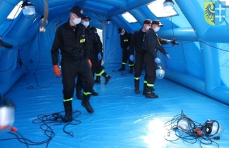 Namiot przed szpitalem we Wschowie