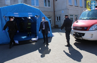 Namiot przed szpitalem we Wschowie