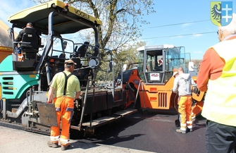 Droga powiatowa z nową nawierzchnią