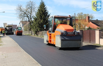 Droga powiatowa z nową nawierzchnią