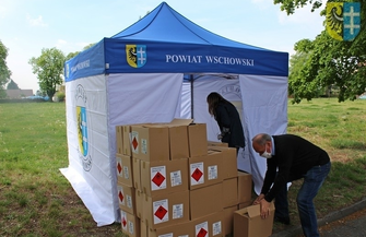 Starosta przekazał płyny dezynfekujące