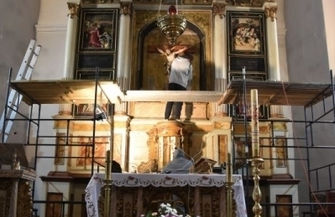 Trwa renowacja ołtarza