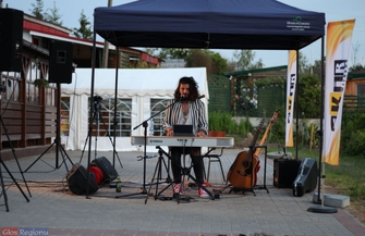 Koncert na plaży w Lginiu