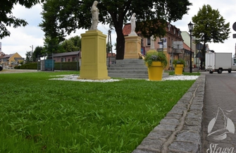 Zielony dywan w centrum Sławy