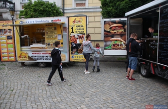 Targowisko Food Trucków na Rynku we Wschowie ZDJĘCIA