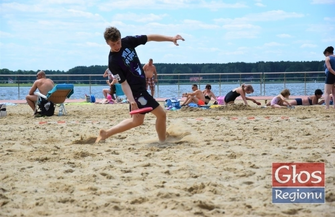 Frisbee na sławskiej plaży
