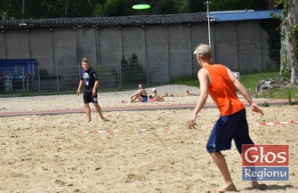 Frisbee na sławskiej plaży