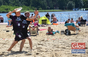 Frisbee na sławskiej plaży