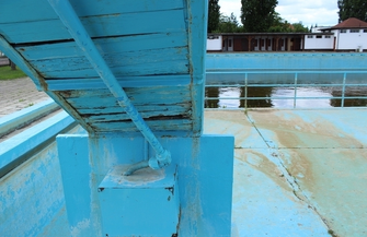 Fatalny stan miejskiego basenu FOTO