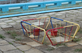 Fatalny stan miejskiego basenu FOTO