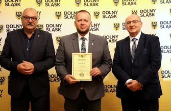 Marszałek wręczył promesę