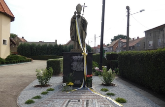 Poświęcenie pomnika św. Jana Pawła II w Szlichtyngowie FOTO
