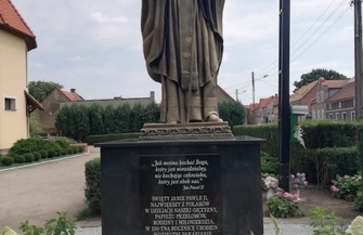 Poświęcenie pomnika św. Jana Pawła II w Szlichtyngowie FOTO
