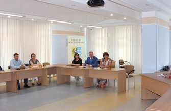 Spotkanie z dyrektorami szkół i placówek w aspekcie rozpoczęcia roku szkolnego w sytuacji pandemii COVID-19