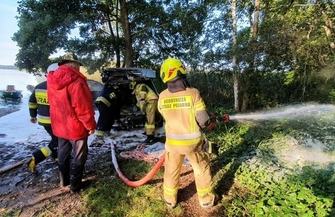 Pożar przy samym jeziorze