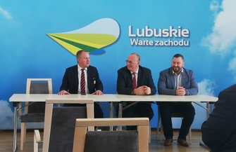 Umowa na nawadnianie boiska sportowego w Szlichtyngowie podpisana