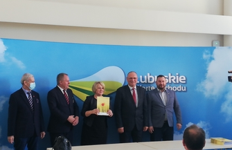 Umowa na nawadnianie boiska sportowego w Szlichtyngowie podpisana