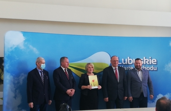 Umowa na nawadnianie boiska sportowego w Szlichtyngowie podpisana