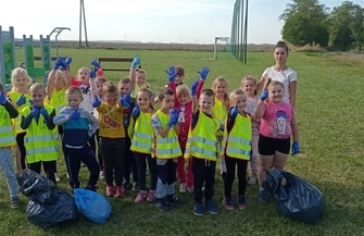 Uczniowie ruszyli sprzątaćswojąokolicę ZDJĘCIA