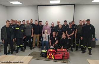 Strażacy przeszkoleni przez policjanta. Kurs Kwalifikowanej Pierwszej Pomocy ZDJĘCIA