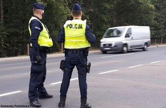 Policyjne kontrole pojazdów wielkogabarytowych oraz busów.