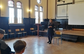 Absolwentka Zana odwiedziła uczniów ZDJĘCIA