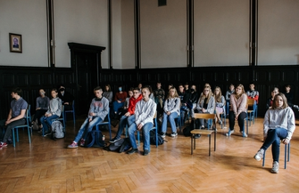 Zan zaprasza swoich absolwentów.