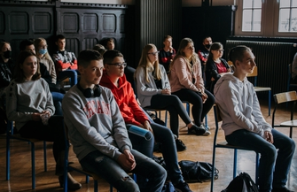 Zan zaprasza swoich absolwentów.