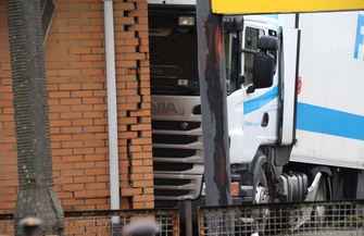 TIR uderzyłw ścianęmarketu ZDJĘCIA