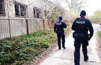 Dzielnicowi kontrolują miejsca w których mogą przebywać osoby nieporadne życiowo ZDJĘCIA