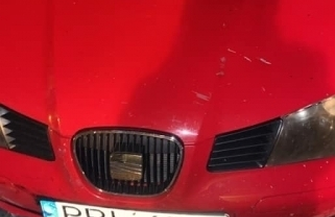 Zniszczone samochody na parkingu. Sprawca uciekł ZDJĘCIA