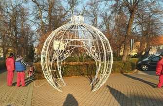 Montaż dekoracji świątecznych ZDJĘCIA