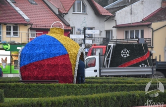 Sławski rynek w świątecznej scenerii