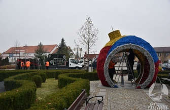 Sławski rynek w świątecznej scenerii
