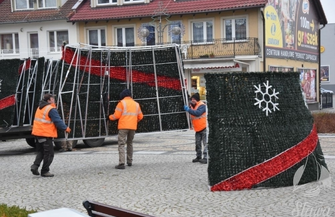 Sławski rynek w świątecznej scenerii
