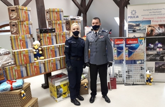 Świąteczne paczki od policjantów ZDJĘCIA