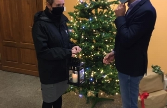 Betlejemskie Światło Pokoju w ratuszu