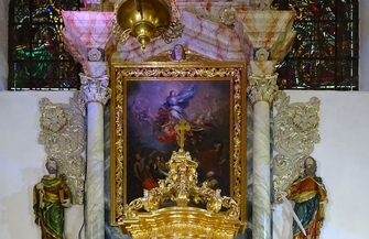 Zakończyła się renowacja i montażołtarza głównego w farze