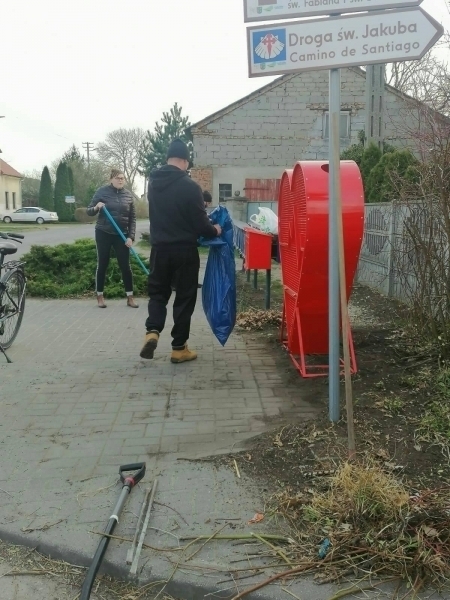 W Osowej Sieni stanęło serce na nakrętki ZDJĘCIA