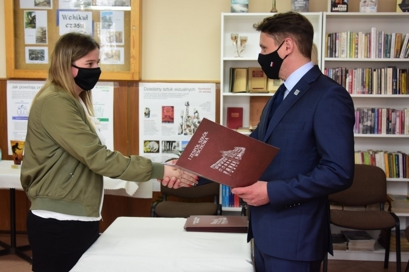 Wręczenie świadectw w I ZS Wschowa ZDJĘCIA