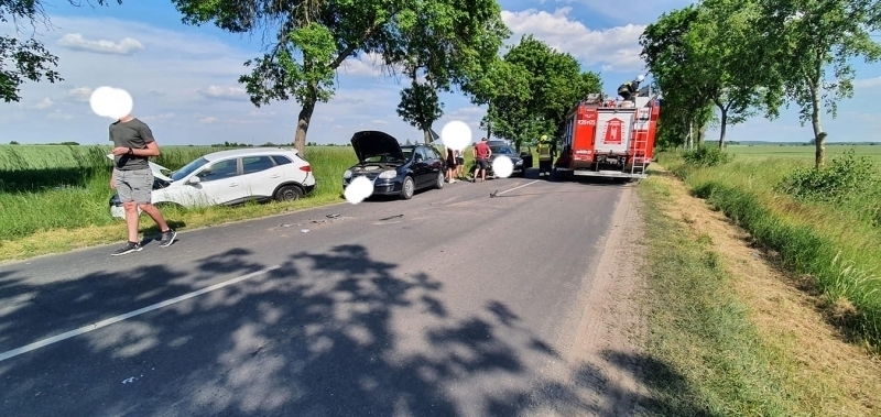 Sława Kolizja z udziałem 3 samochodów ZDJĘCIA