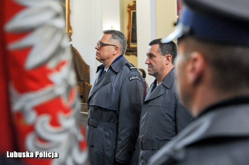 Inspektor Tomasz Kłosowski po 30 latach żegna sięz policyjnym mundurem ZDJĘCIA